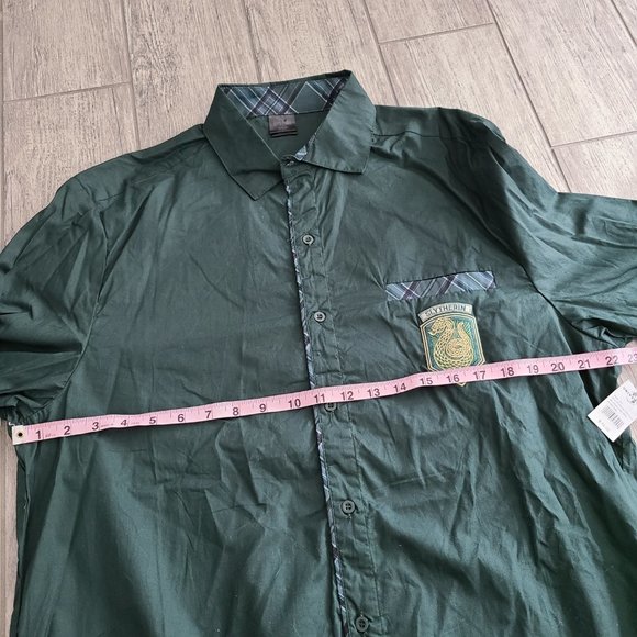 Harry Potter Hufflepuff Universal Studios Men’s Button-Up Shirt green Size L NEW - Picture 7 of 12